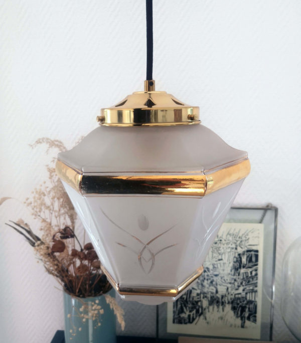 suspension lanterne globe ciselé doré câble noir