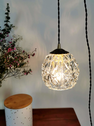 Lampe baladeuse globe verre facetté vintage chic câble torsadé Bloomis