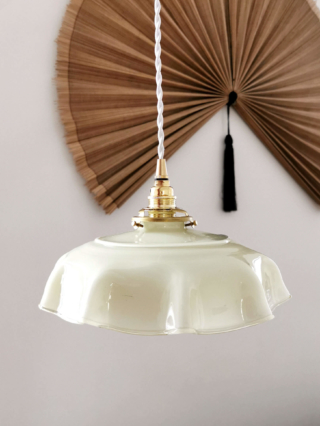 Luminaire suspension drapée vintage en opaline câble torsadé blanc Bloomis