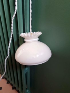 Lampe baladeuse globe opaline blanc vintage câble torsadé Bloomis