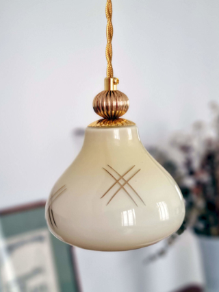 lampe-baladeuse-globe-opaline-jaune-or-ancien-vintage-slowdecoration-cable-or_bloomis