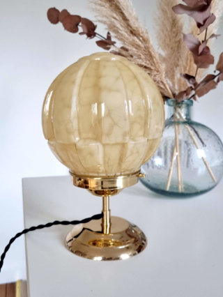 lampe à poser globe art déco en verre de clichy jaune luminaire vintage Bloomis