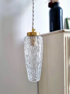 Lampe baladeuse fuselée ancienne en verre et son joli câble torsadé à personnaliser. Luminaire vintage seventies Bloomis.