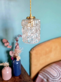Lampe baladeuse globe en verre moulé transparent. Lampe vintage décoration upcycling Bloomis.