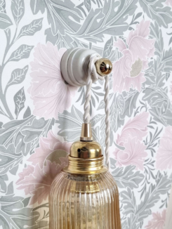 patère murale porcelaine et métal doré accroche lampe baladeuse décoration vintage Bloomis