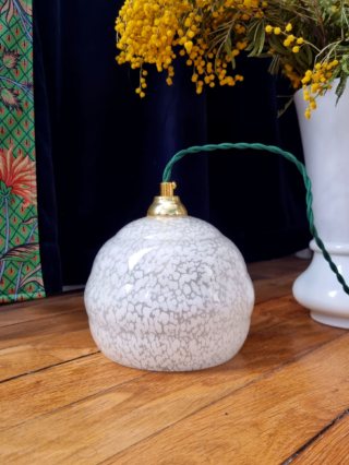 lampe-baladeuse-globe-verre-clichy-blanc-ancien-vintage-decoration-maison-cable-vert_bloomis