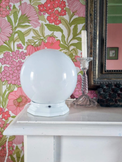 lampe à poser globe opaline support porcelaine luminaire vintage Bloomis
