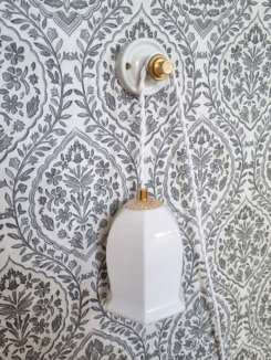 patère murale porcelaine et métal doré accroche lampe baladeuse décoration vintage Bloomis