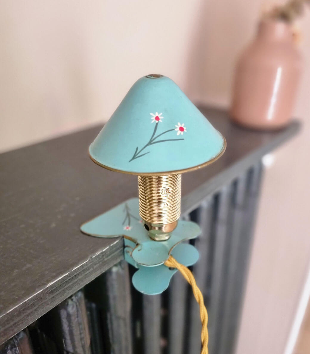 Lampe pince champignon en métal bleu céladon, luminaire vintage bohème