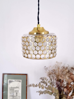 Lampe baladeuse globe en verre et laiton du designer Rupert Nikoll datant des années 60.