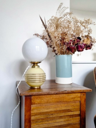 lampe-globe-opaline-blanc-or-vintage-reemploi - upcycling-deco-maison-ancien_bloomis