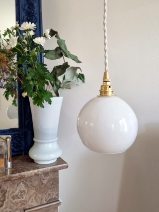 Lampe baladeuse opaline blanche slow decoration vintage Luminaire Bloomis