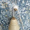 patère murale porcelaine et laiton accroche murale lampe baladeuse - Création upcycling Bloomis
