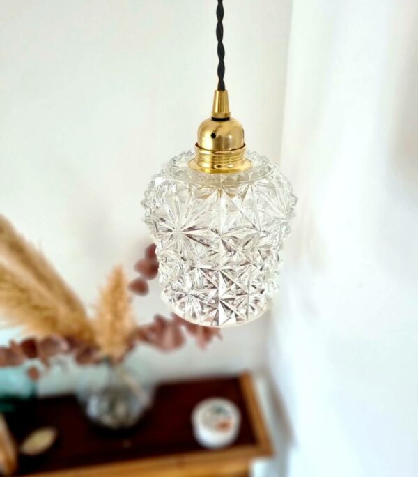 Lampe baladeuse globe en verre facetté des années 70. Luminaire vintage Bloomis