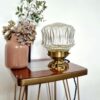 Lampe à poser globe vintage années 70. Luminaire création Bloomis