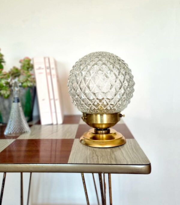 Lampe à poser globe vintage. Luminaire création Bloomis