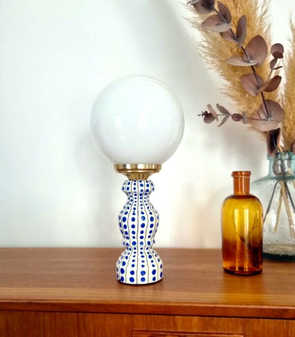 Lampe Porto Klein graphique. Upcycling, slow decoration, vintage.