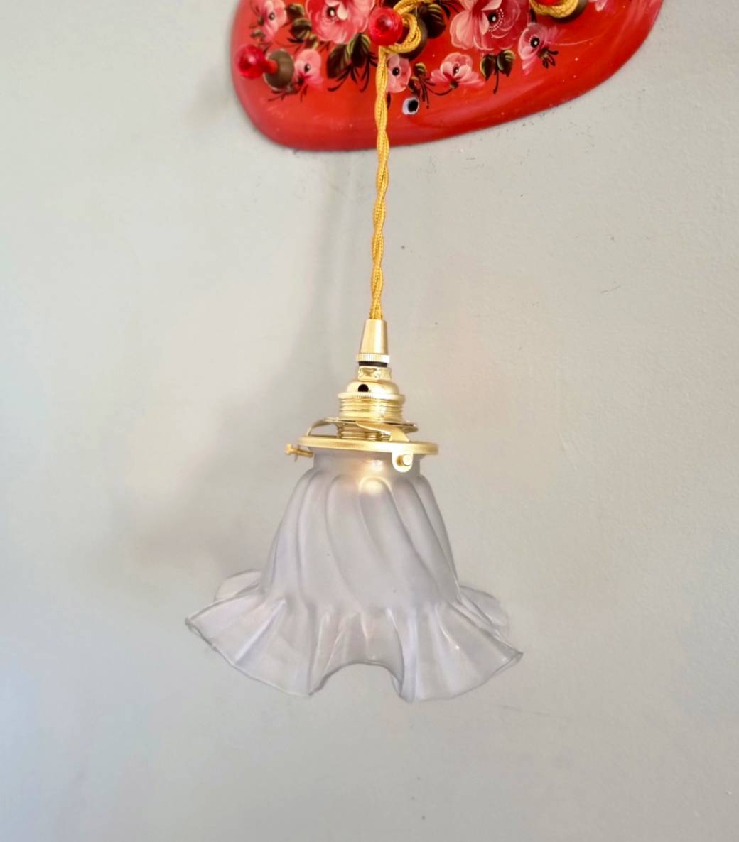 Lampe baladeuse tulipe en verre avec son cordon tressé. Luminaire vintage & upcycling Bloomis.