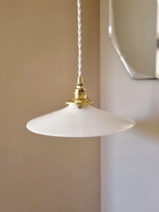 suspension en opaline blanche luminaire vintage câble torsadé Bloomis