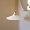 suspension en opaline blanche luminaire vintage câble torsadé Bloomis