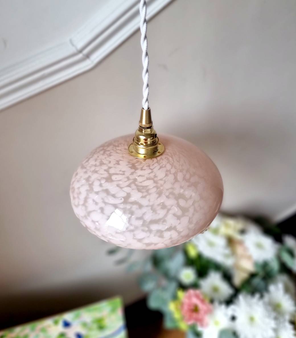 Lampe baladeuse en verre de clichy rose moucheté. Luminaire vintage art déco Bloomis