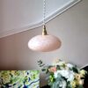 Lampe baladeuse en verre de clichy rose moucheté. Luminaire vintage art déco Bloomis