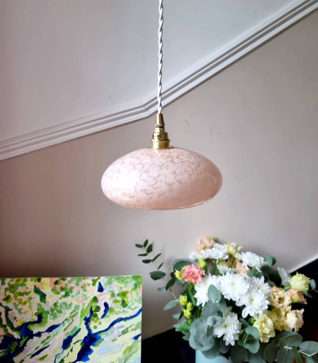 Lampe baladeuse en verre de clichy rose moucheté. Luminaire vintage art déco Bloomis