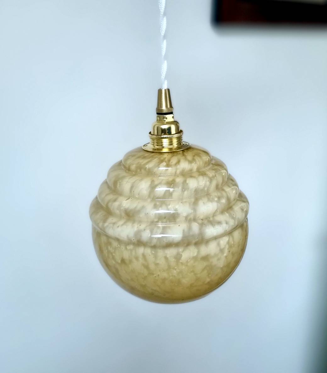 Lampe baladeuse globe verre de clichy jaune. Luminaire vintage art déco Bloomis