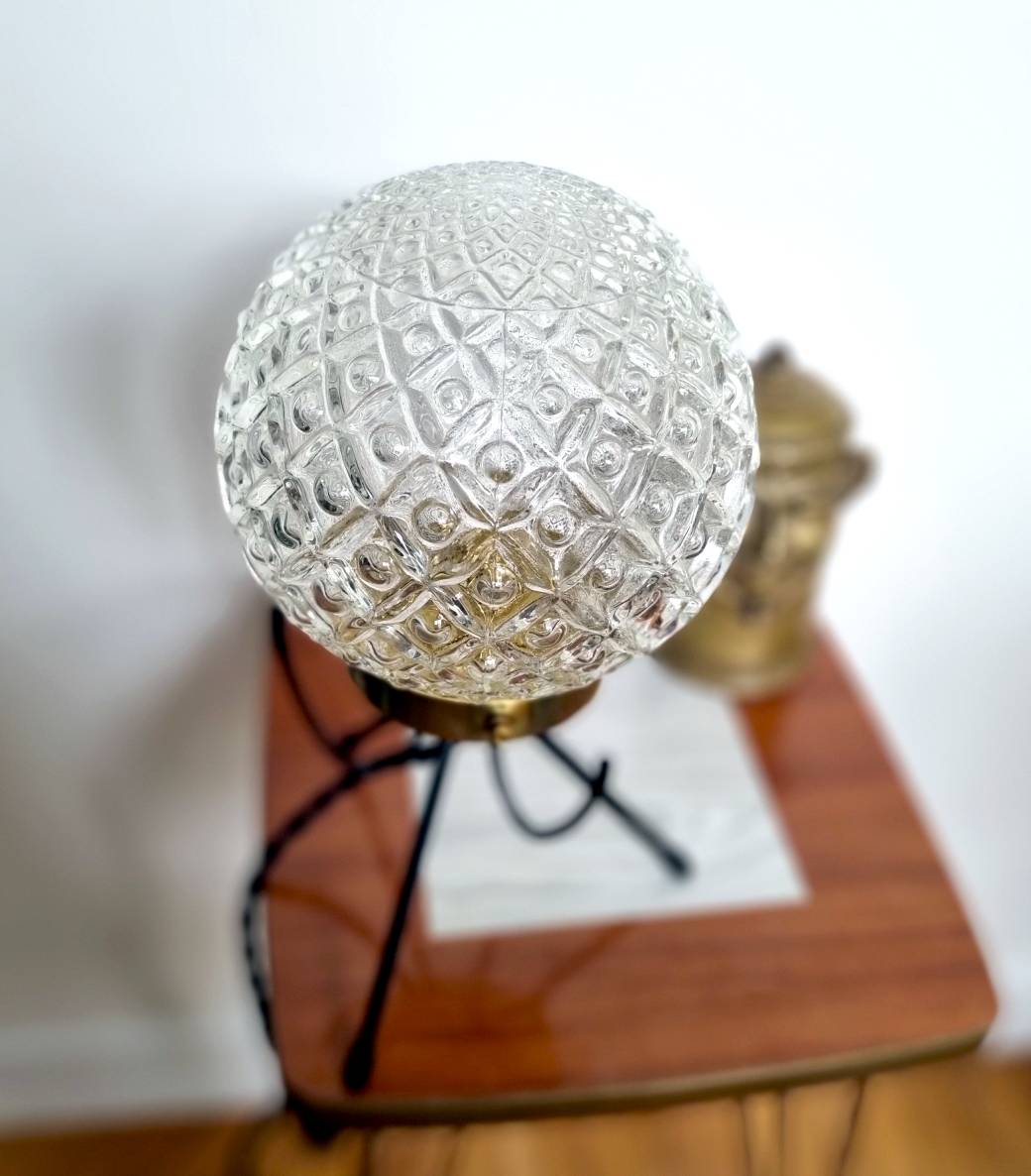 luminaire-lampe-globe-verre-tripode-ancien-vintage-decoration-upcycling_bloomis