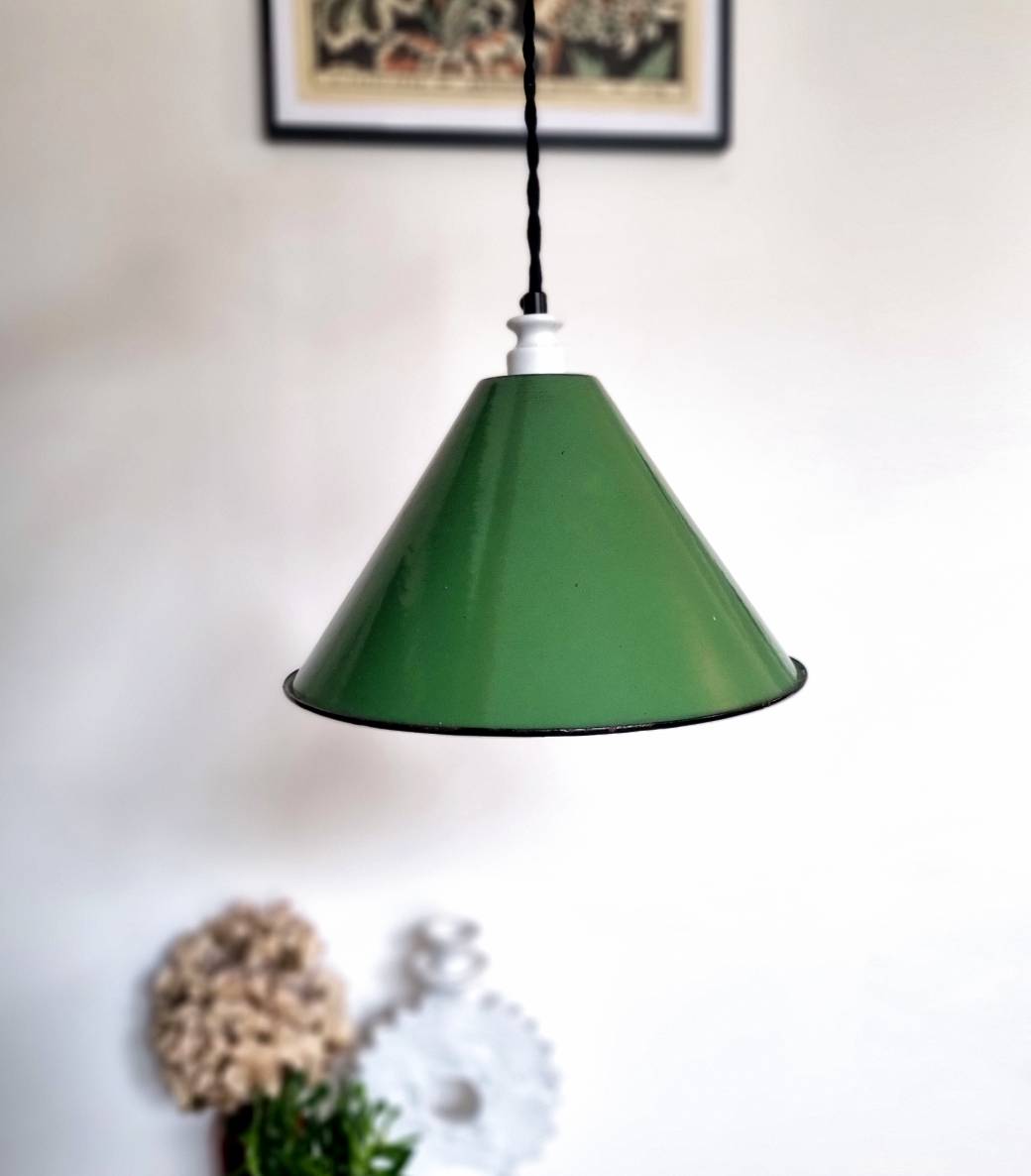 suspension en tôle émaillée vert style industriel, luminaire vintage Bloomis