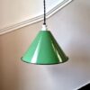 suspension en tôle émaillée vert style industriel, luminaire vintage Bloomis