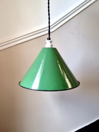 suspension en tôle émaillée vert style industriel, luminaire vintage Bloomis