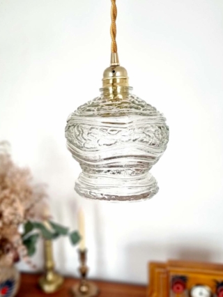 suspension globe en verre moulé transparent seventies. luminaire vintage Bloomis