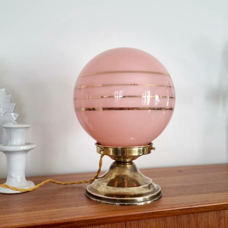 lampe-a-poser-globe-opaline-rose-or-vintage_bloomis