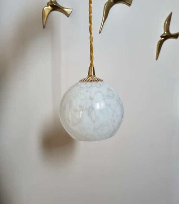 Lampe baladeuse en verre de clichy blanc moucheté. Luminaire vintage art déco Bloomis