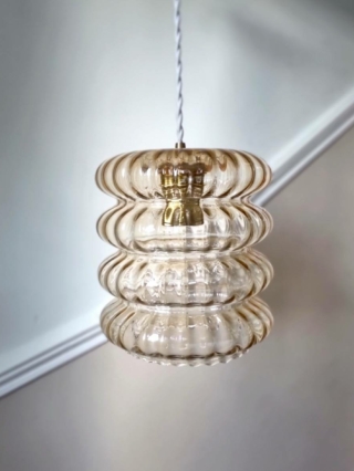 suspension globe bibendum verre ambré seventies. luminaire vintage Bloomis
