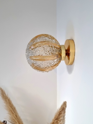 Applique murale globe en verre ambré. Luminaire vintage Bloomis