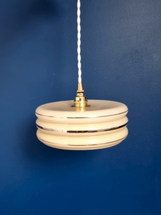 luminaire-suspension-vintage-opaline-beige-seventies-slow-decoration_bloomis