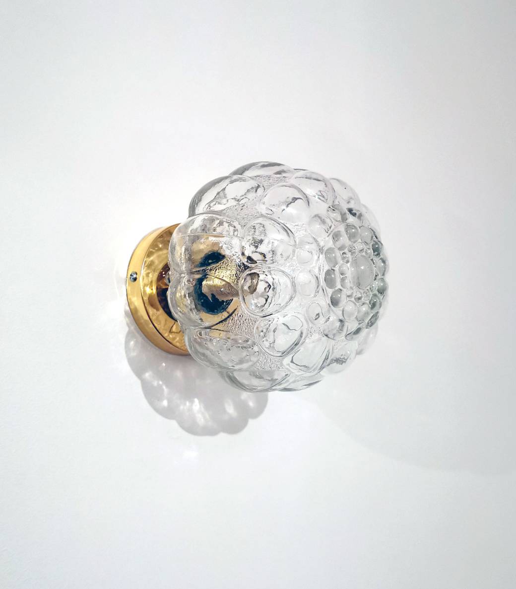 applique-globe-verre-ancien-vintage-upcycling-luminaire-mur-slowdecoration_bloomis applique murale globe en verre vintage bullé. Luminaire décoration vintage Bloomis