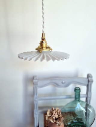 Lampe baladeuse en opaline et son cordon tressé à personnaliser. Luminaire vintage Bloomis