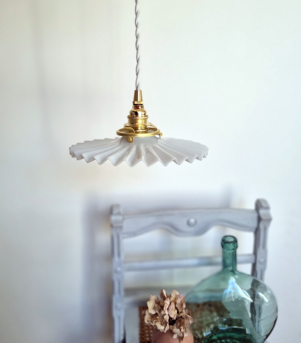 Lampe baladeuse en opaline et son cordon tressé à personnaliser. Luminaire vintage Bloomis
