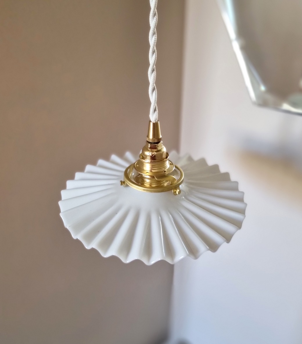 Lampe baladeuse en opaline et son cordon tressé à personnaliser. Luminaire vintage Bloomis