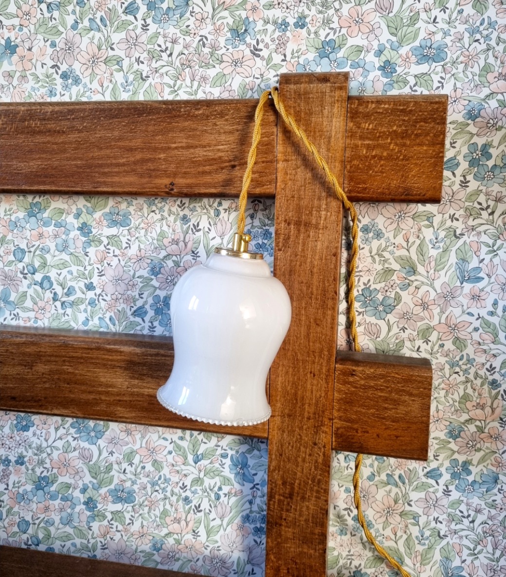 Lampe baladeuse en opaline et son cordon tressé à personnaliser. Luminaire vintage Bloomis