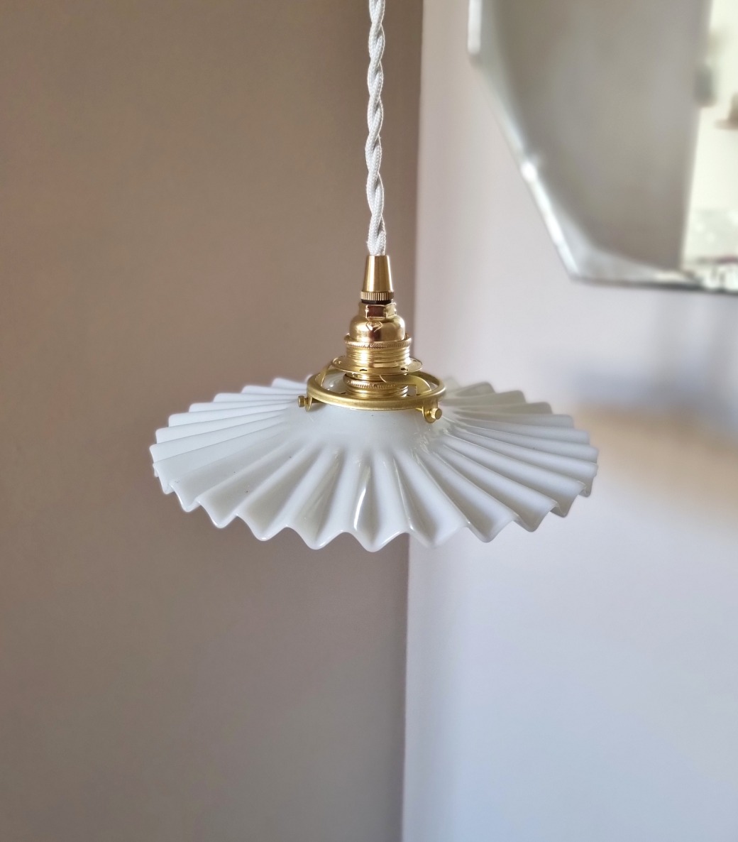Lampe baladeuse en opaline et son cordon tressé à personnaliser. Luminaire vintage Bloomis