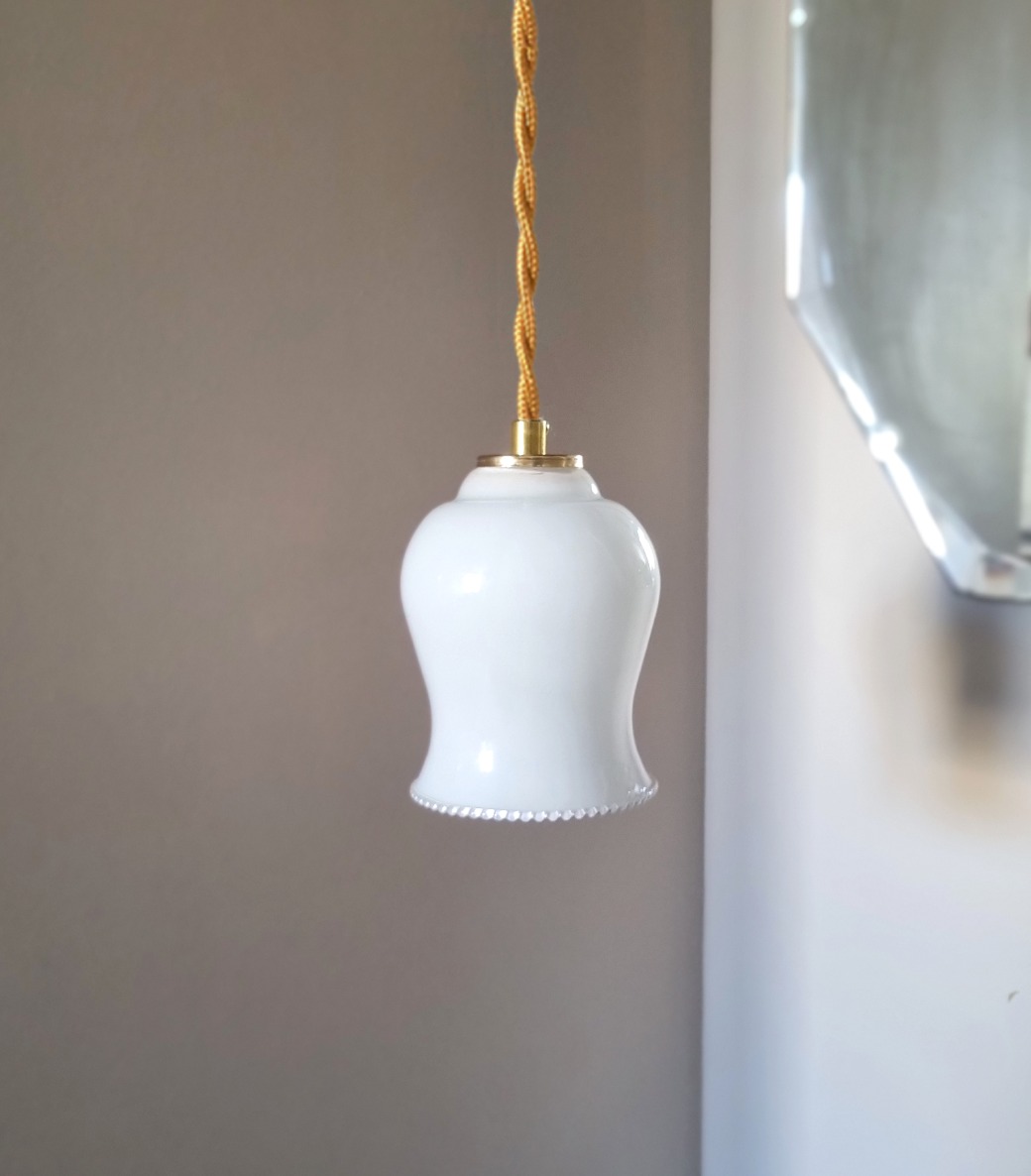 Lampe baladeuse en opaline et son cordon tressé à personnaliser. Luminaire vintage Bloomis