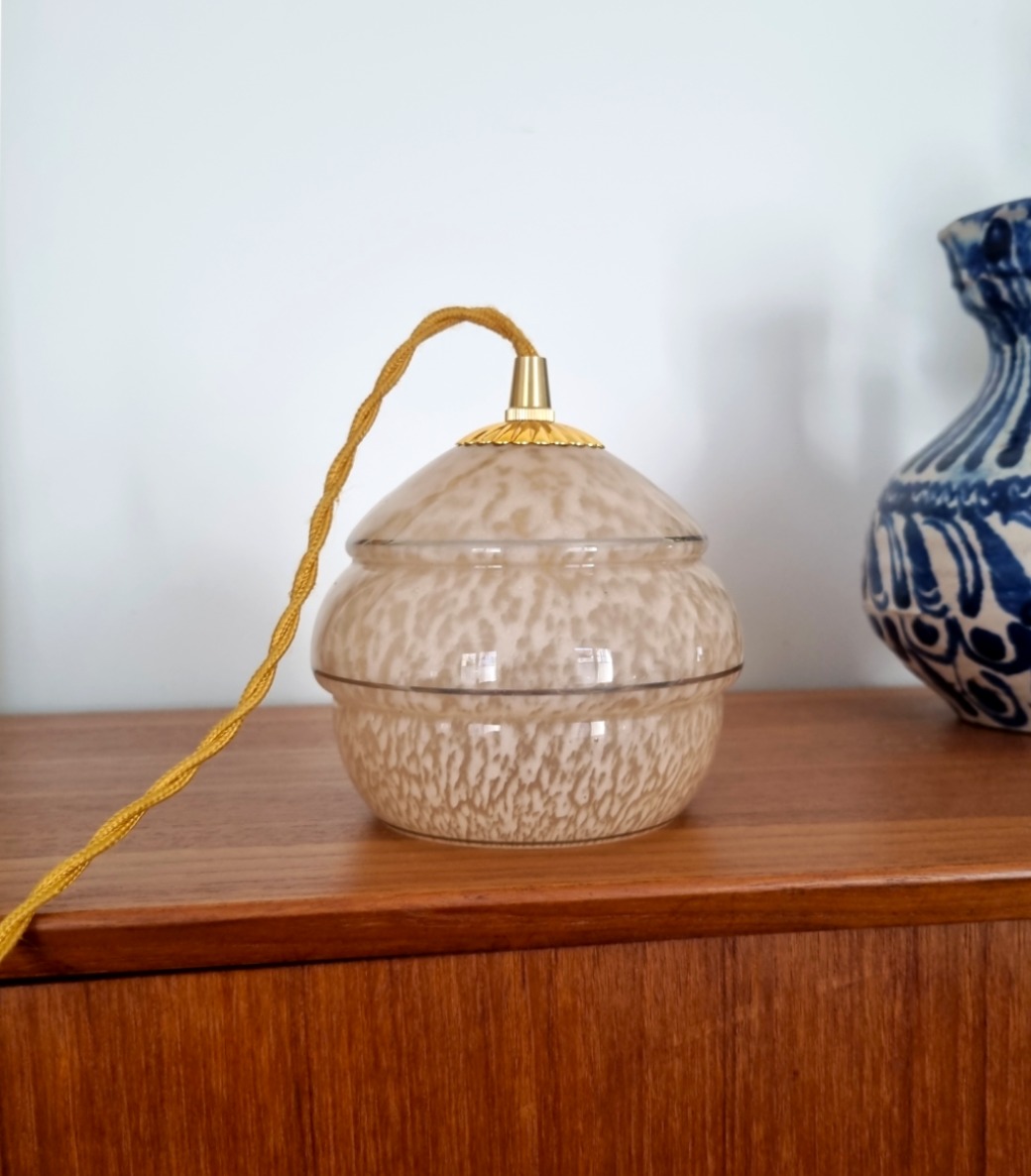 lampe-baladeuse-rose-verre-clichy-luminaire-vintage-ancien-decoration-cable-dore_bloomis Lampe baladeuse en verre de clichy rose moucheté. Luminaire vintage art déco Bloomis