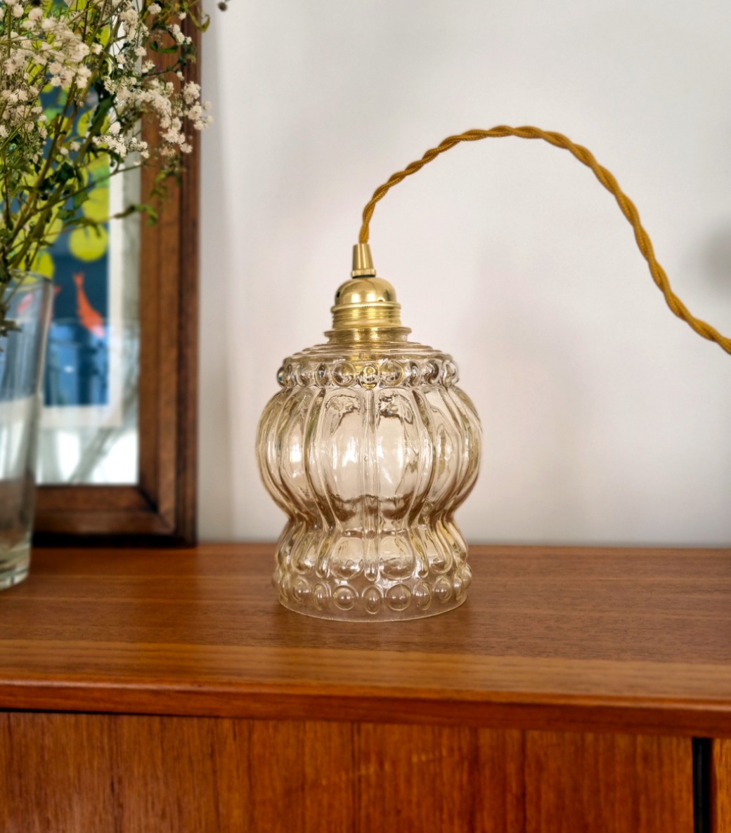 Suspension globe en verre ambré et câble torsadé, luminaire vintage Bloomis