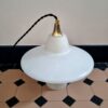 Suspension ufo en verre blanc et givré. Luminaire vintage seventies Bloomis
