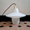 Suspension ufo en verre blanc et givré. Luminaire vintage seventies Bloomis