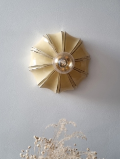Applique murale en opaline style art déco. Luminaire vintage Bloomis